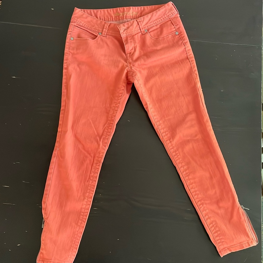 American Rag Size 7 - Orange jeans. Never worn/excellent condition.